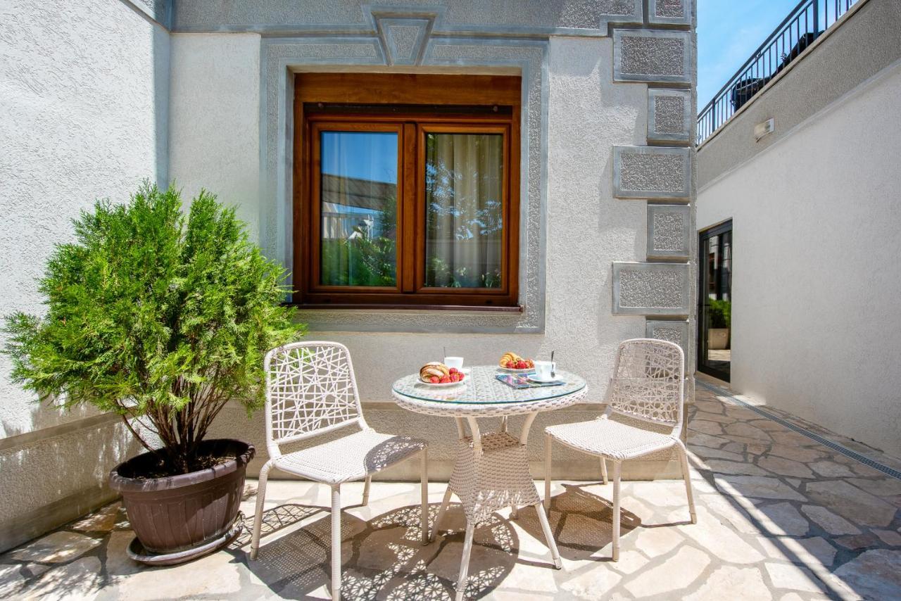 Santorini Apart Krasici Exterior photo